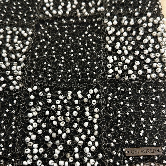 Get Wired Black & White Beaded Wired Shoulder Bag Purse Preowned - Picture 3 of 6